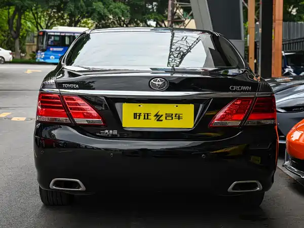 Toyota Crown 2014
