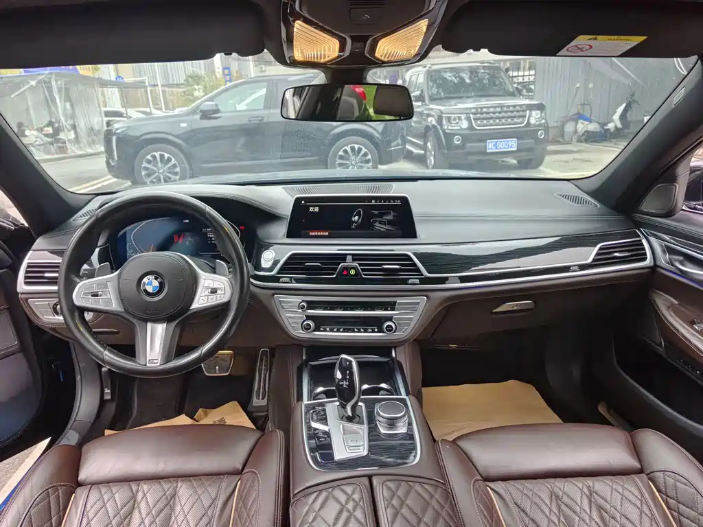 BMW 7 Series 2020 — фото 11