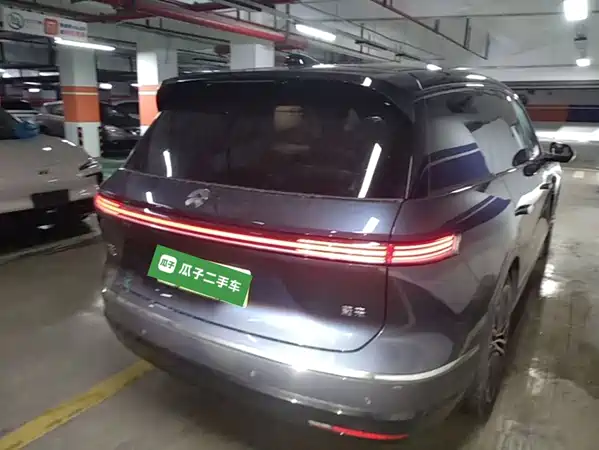 NIO ES8 2025