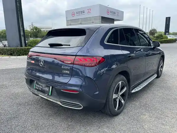 Mercedes-Benz EQE SUV 2025