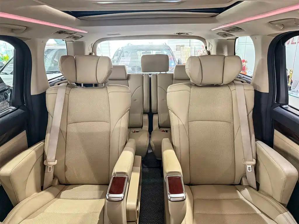 Toyota Alphard 2017 — фото 12
