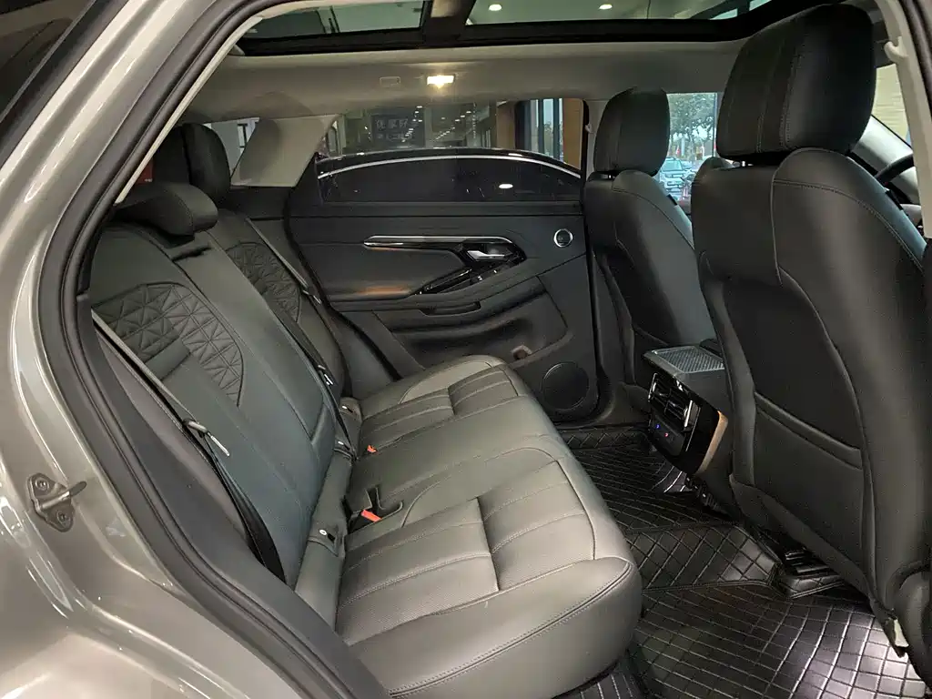 Land Rover Evoque 2023 — фото 10