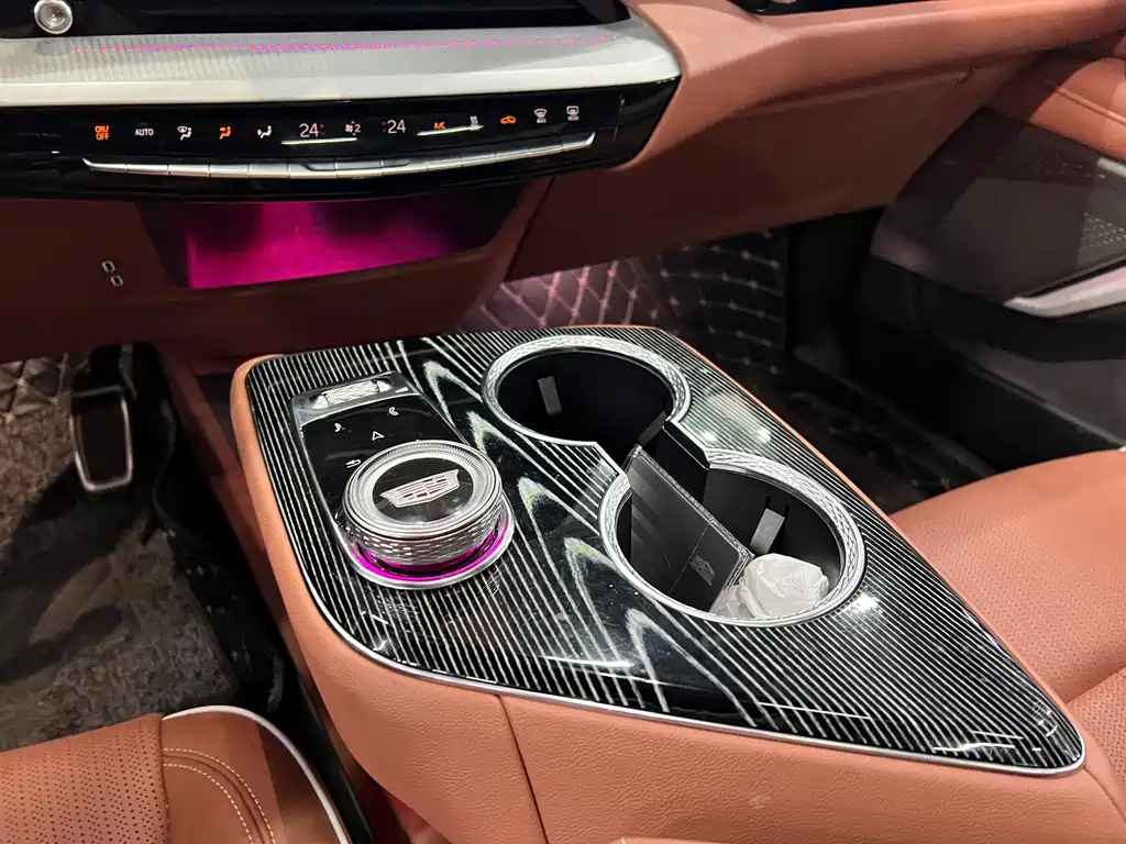 Cadillac IQ Aoge 2024 — фото 12