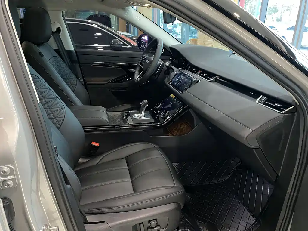 Land Rover Evoque 2023 — фото 7