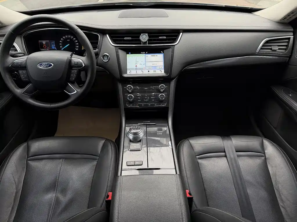 Ford Taurus 2017 — фото 20