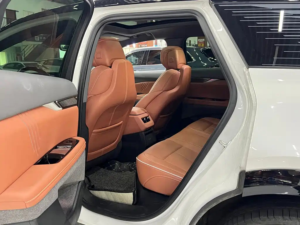 Cadillac IQ Aoge 2024 — фото 6