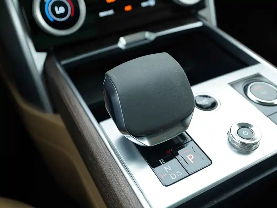 Land Rover Range Rover 2023 — фото 11