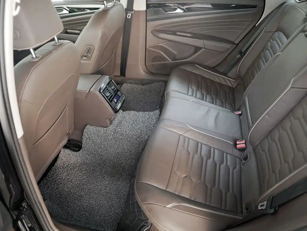 Volkswagen Passat 2019 — фото 14