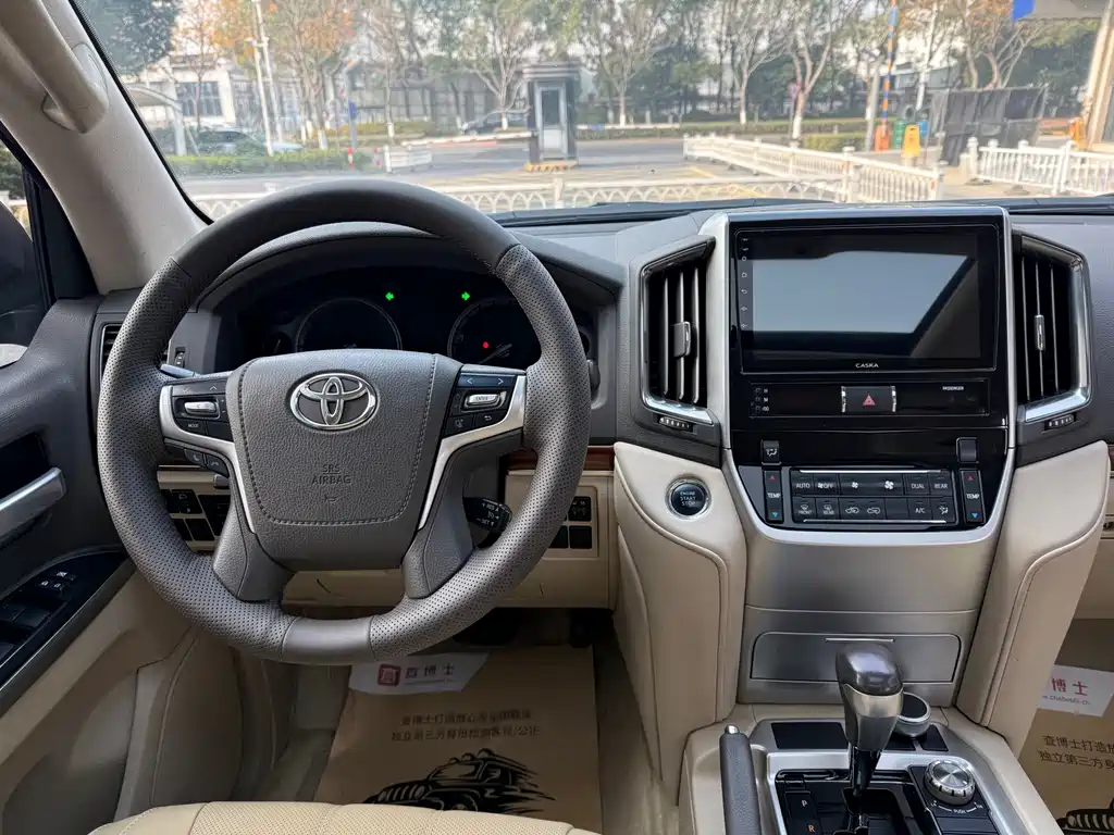 Toyota Land Cruiser 2018 — фото 12