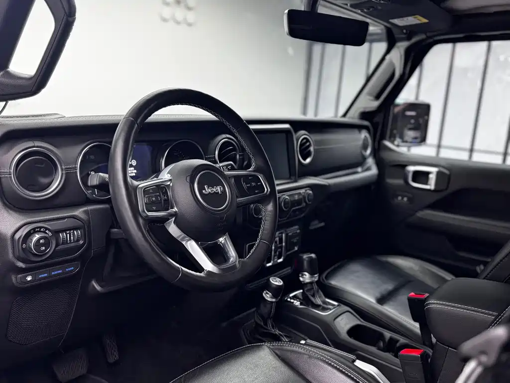 Jeep Wrangler New Energy 2021 — фото 9