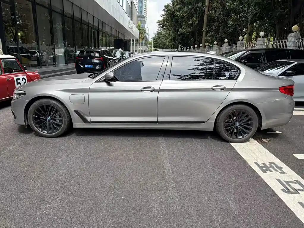 BMW 5 Series New Energy 2019 — фото 2