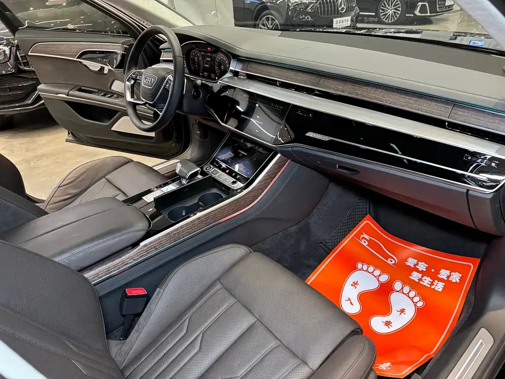 Audi A8 2021 — фото 14