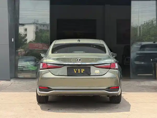 Lexus ES 2023