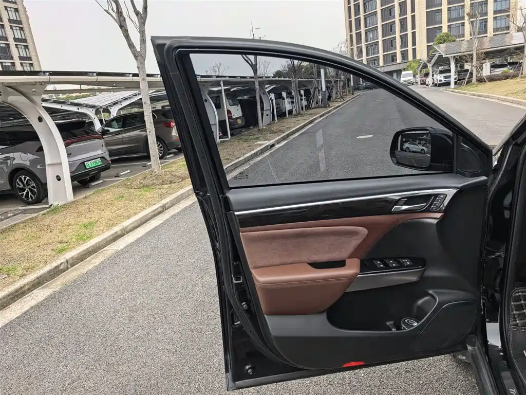 GAC Motor Trumpchi GS8 2019 — фото 12