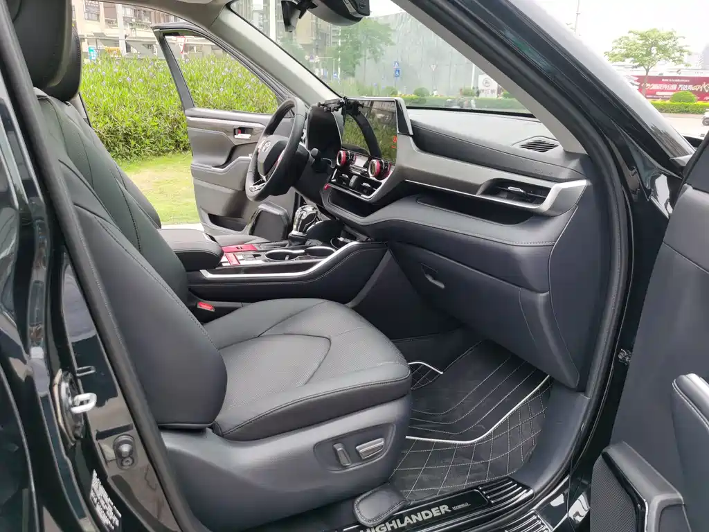 Toyota Highlander 2024 — фото 14