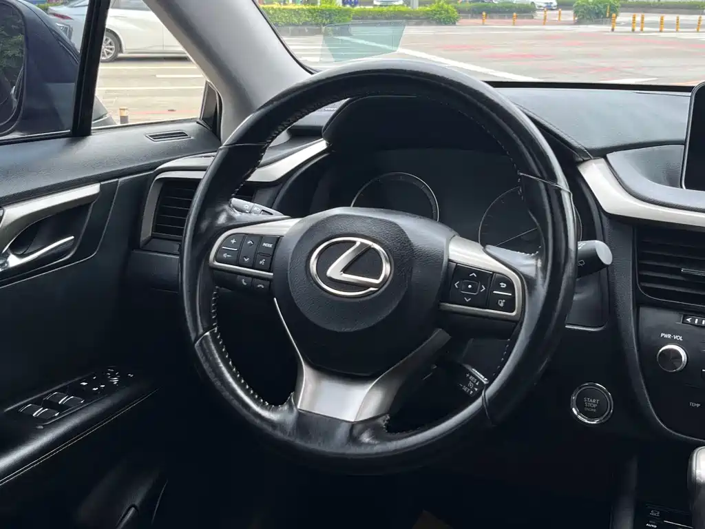 Lexus RX 2017 — фото 11