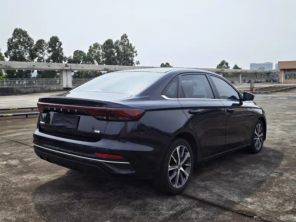 Geely Emgrand 2022 — фото 15
