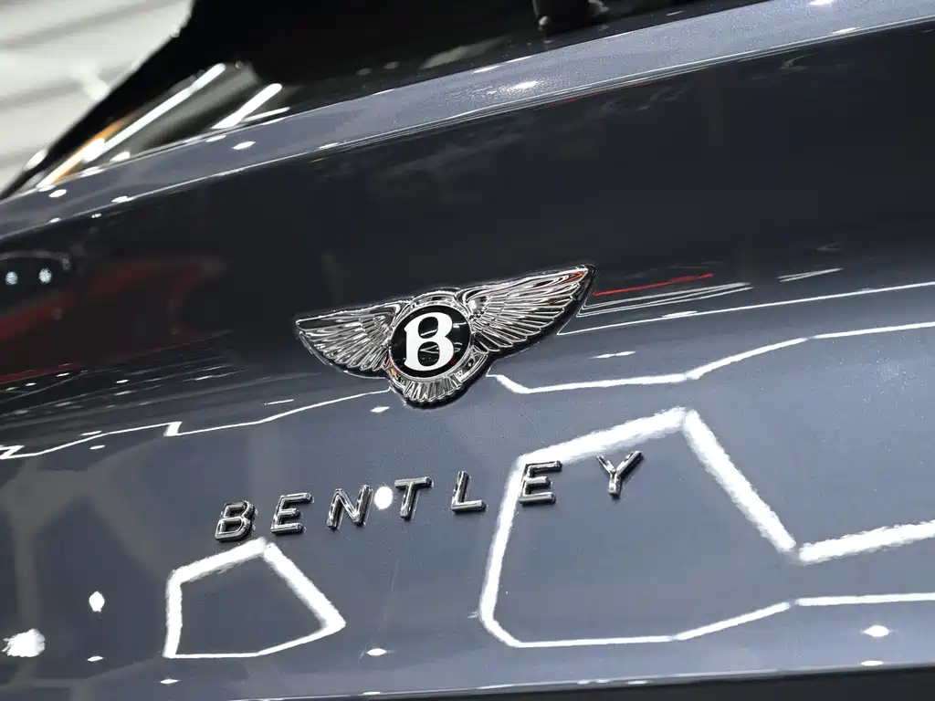 Bentley Bentayga 2022 — фото 24