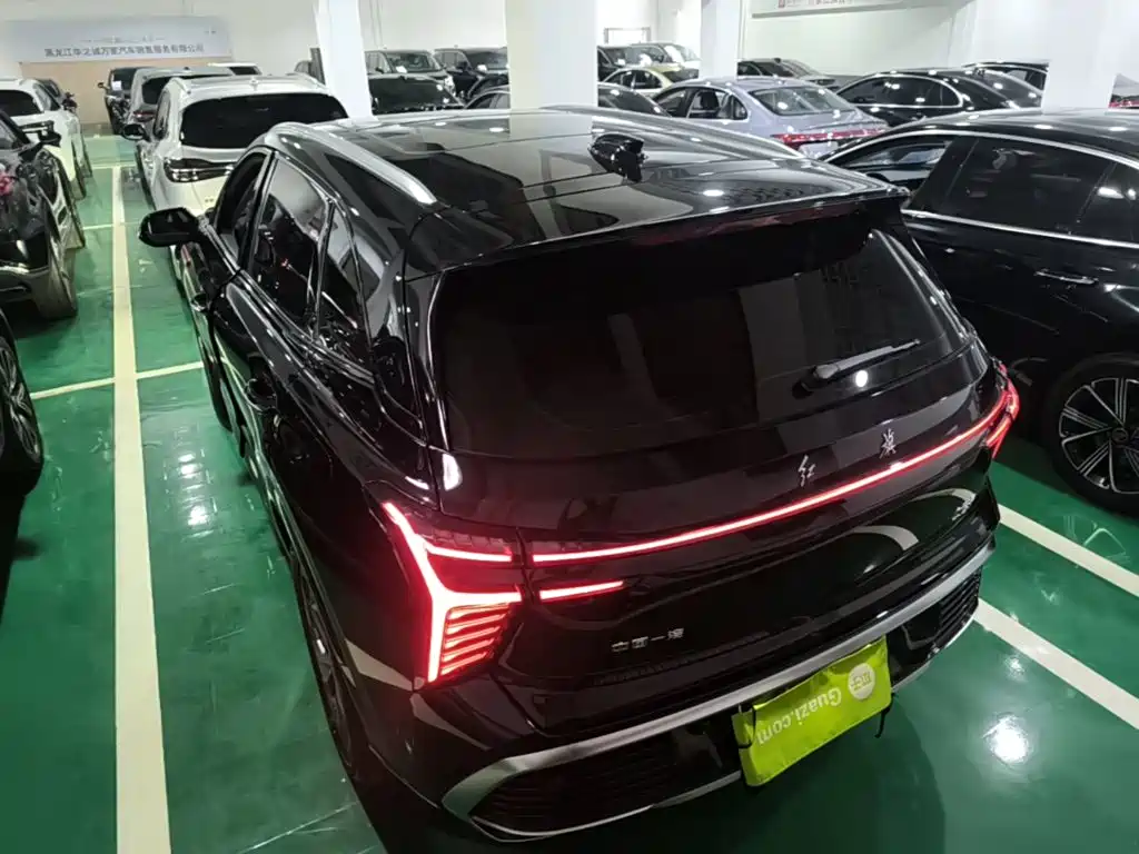 Hongqi HS3 PHEV 2024 — фото 5