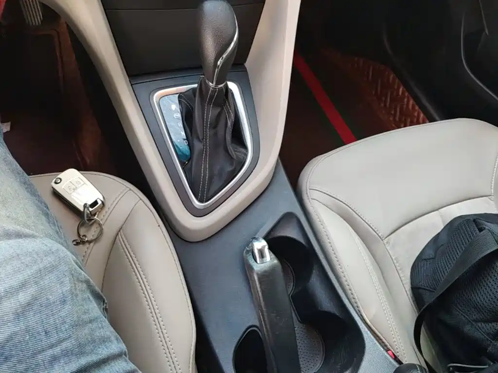 Buick Excelle 2015 — фото 14