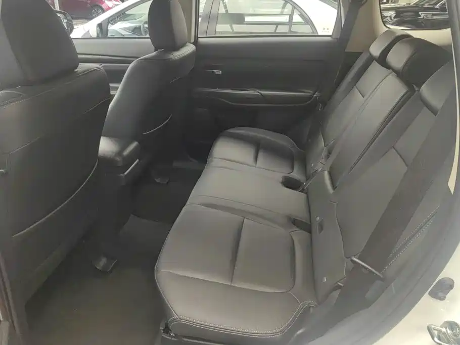 Mitsubishi Outlander 2019 — фото 11
