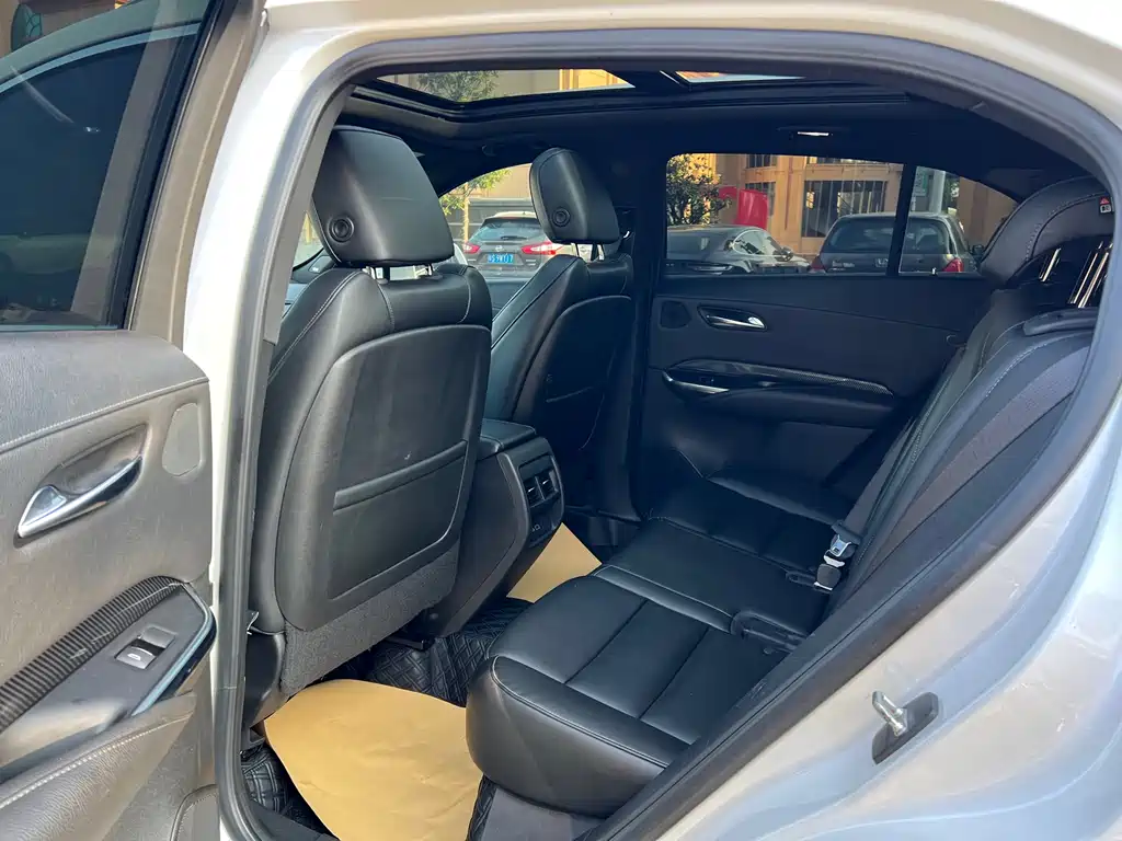Cadillac XT4 2020 — фото 12