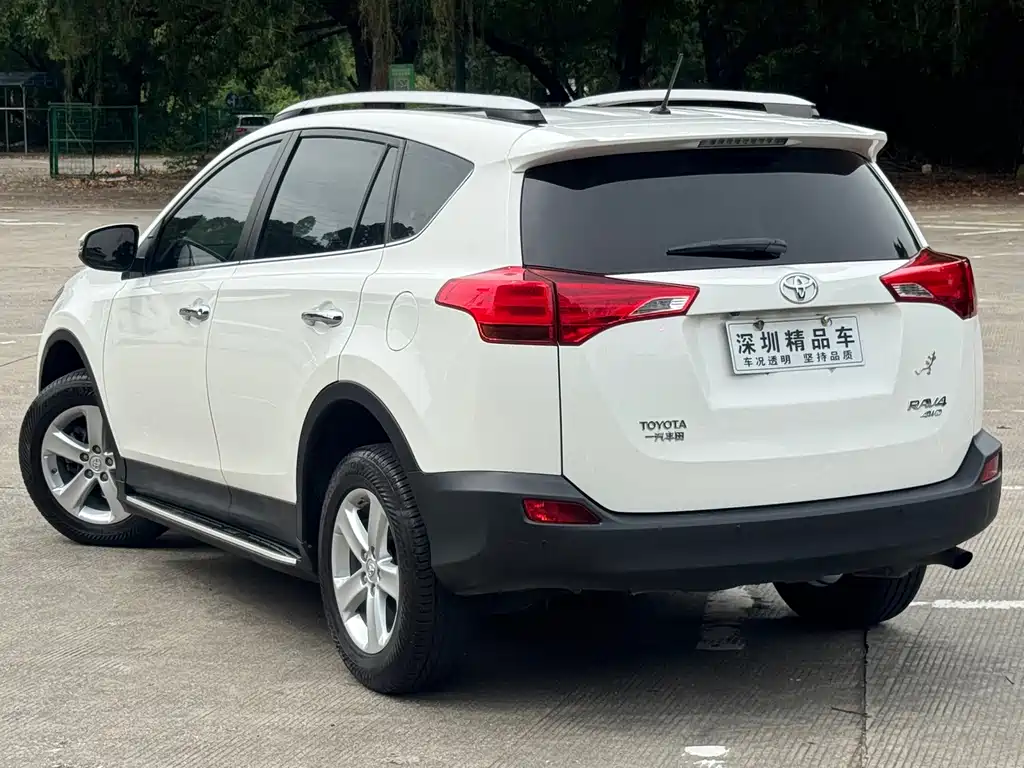 Toyota RAV4 2014 — фото 3