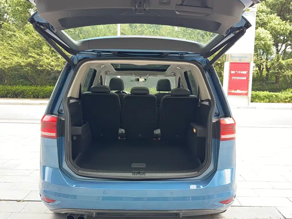 Volkswagen Touran 2018 — фото 9