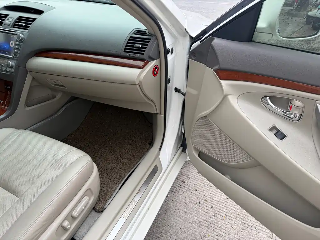 Toyota Camry 2014 — фото 12