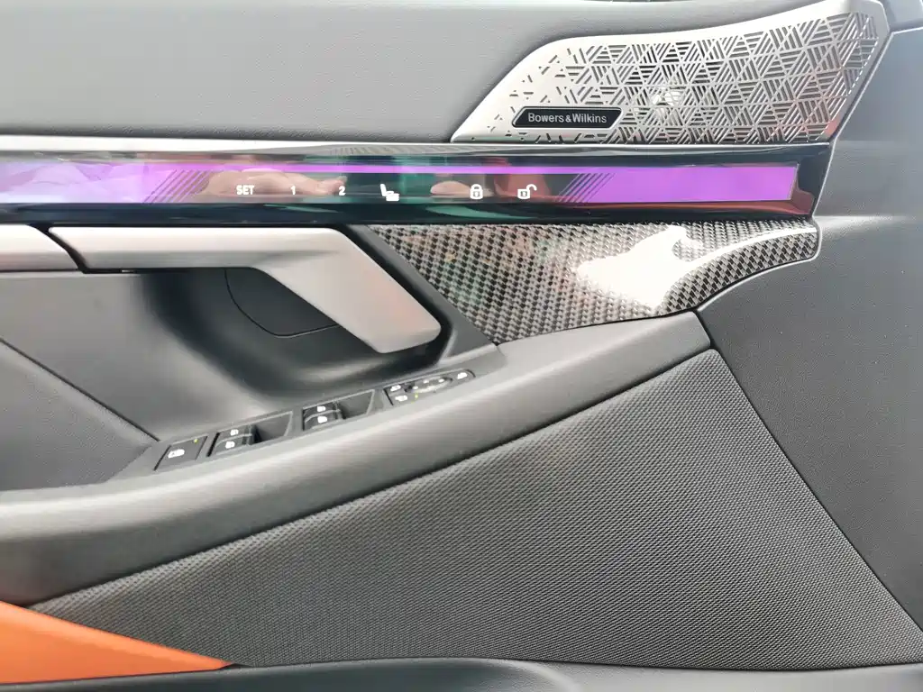 BMW M5 New Energy 2024 — фото 24