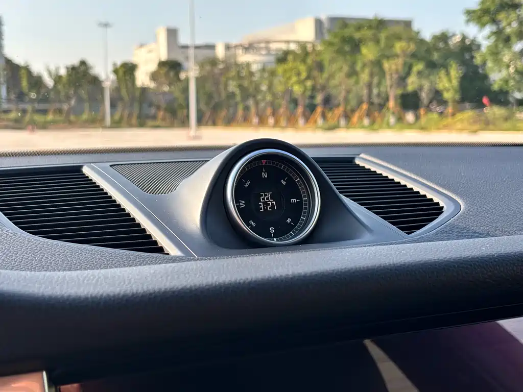 Porsche Macan 2019 — фото 15