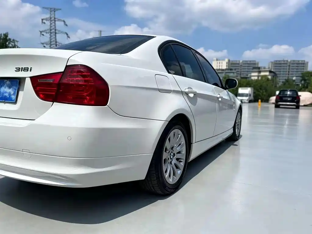 BMW 3 Series 2010 — фото 8