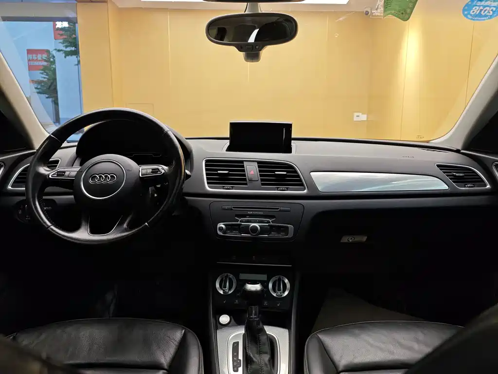Audi Q3 2016 — фото 19