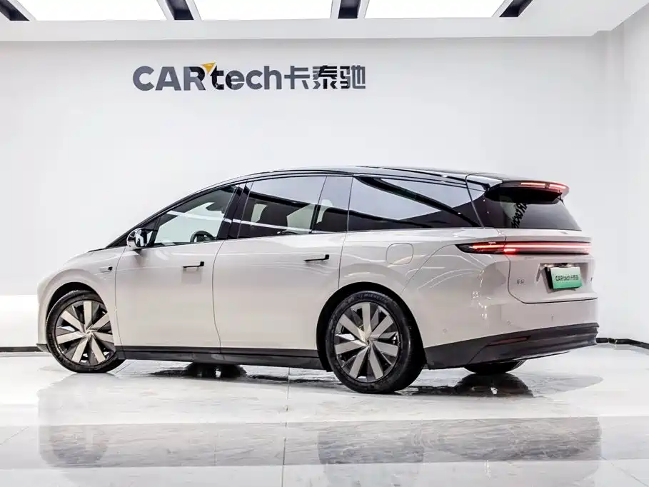 Li Auto i8 2025 — фото 4