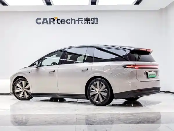 Li Auto i8 2025