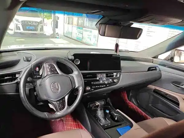 Lexus ES 2024