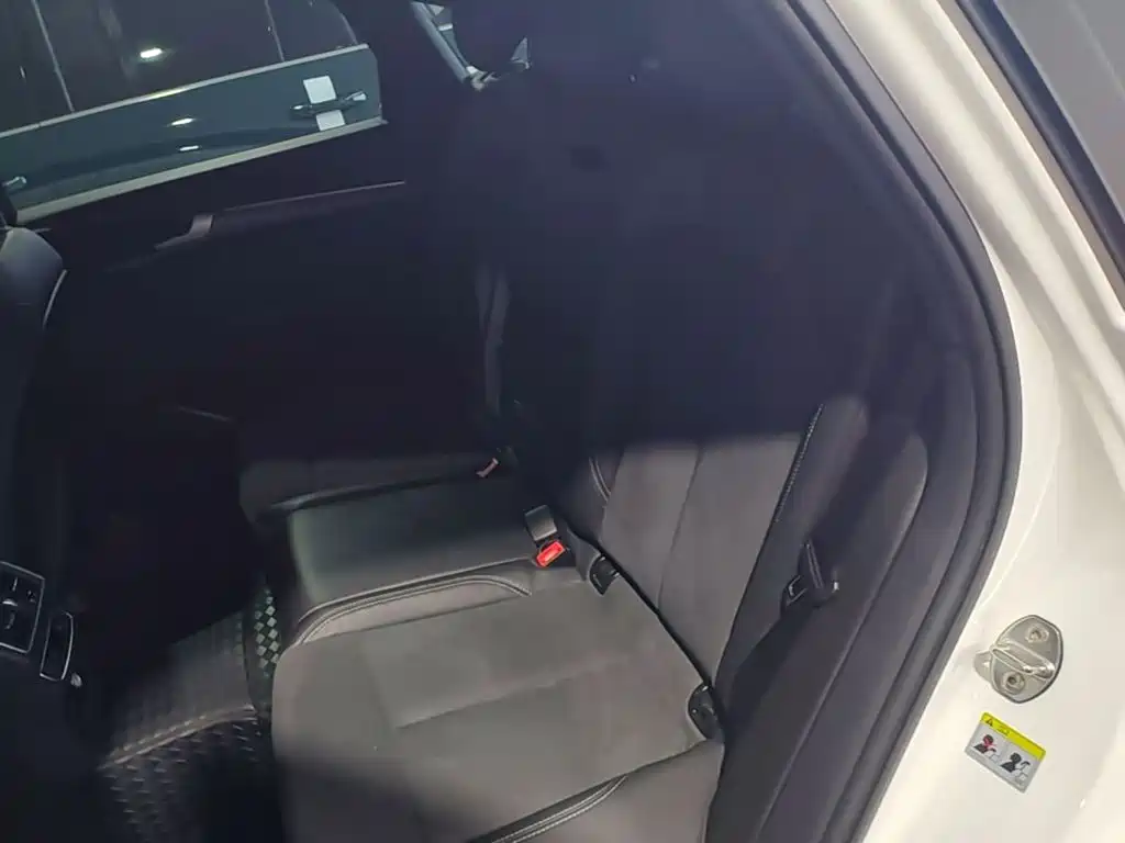 Audi Q5L Sportback 2022 — фото 17