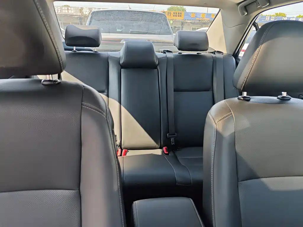 Toyota Camry 2017 — фото 11