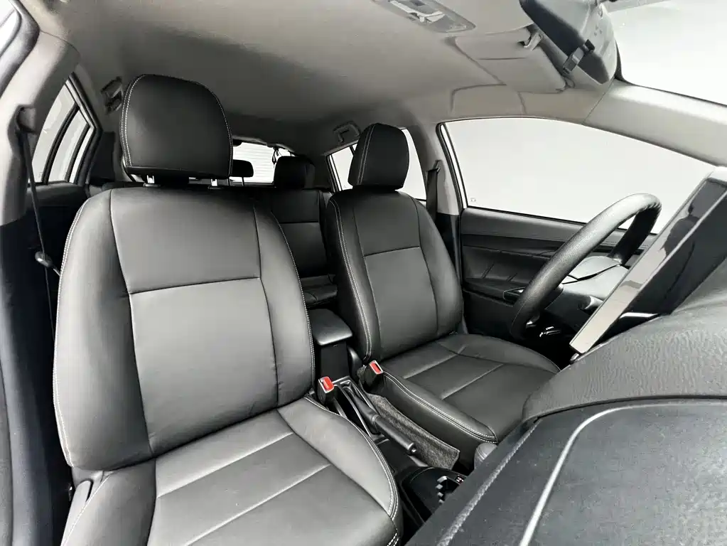 Toyota Yaris L 2022 — фото 12