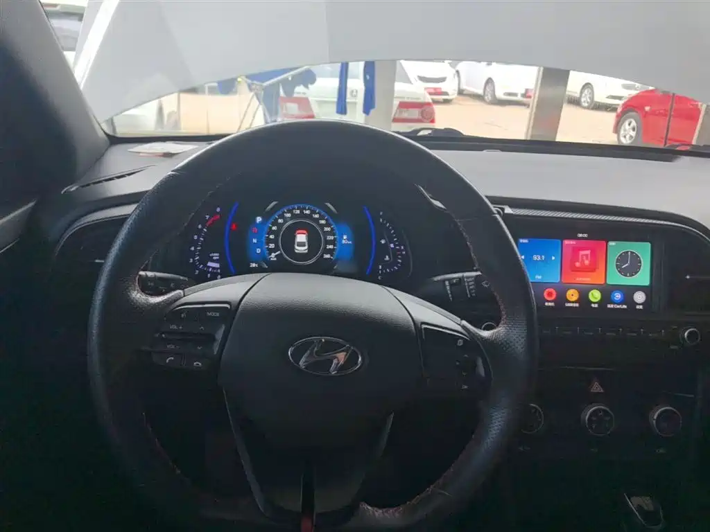 Hyundai Elantra 2019 — фото 10