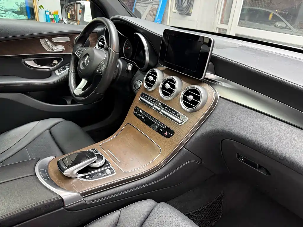 Mercedes-Benz GLC 2016 — фото 40