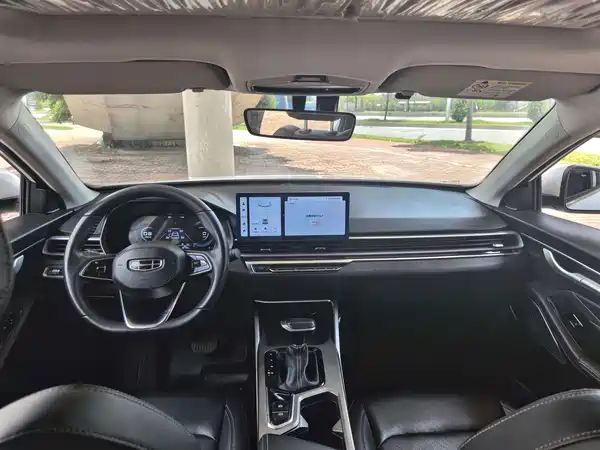 Geely Emgrand 2023