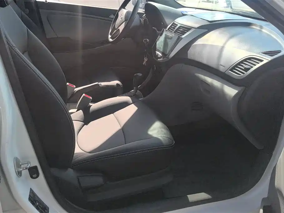 Hyundai Verna 2016 — фото 8