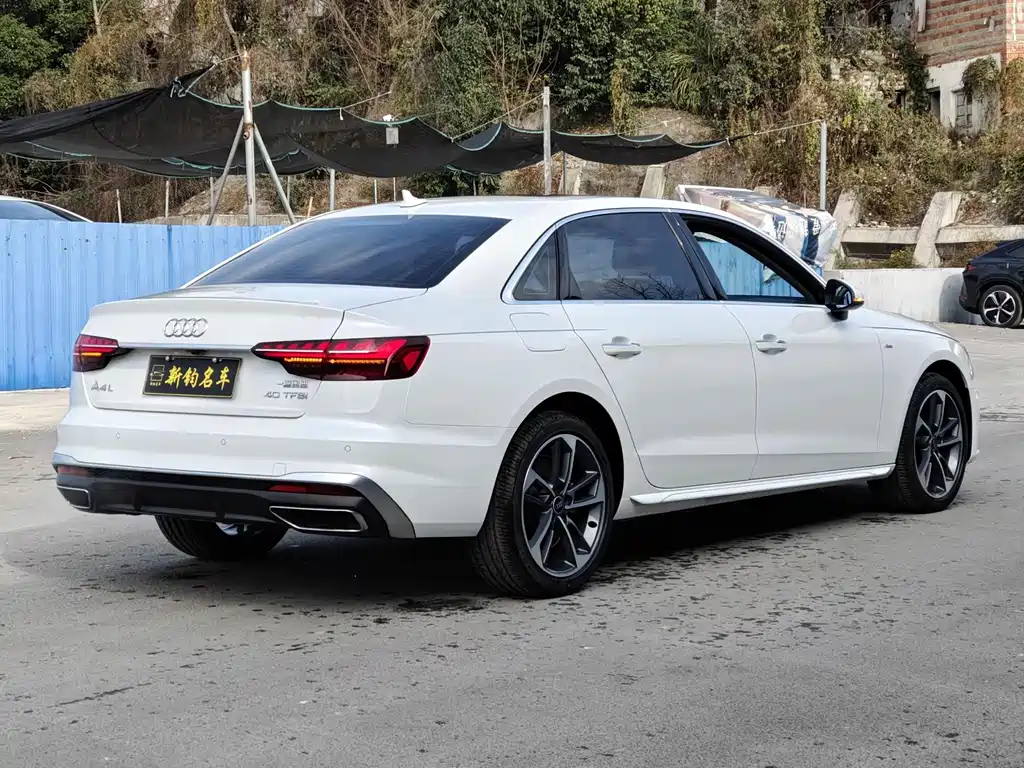 Audi A4L 2023 — фото 11