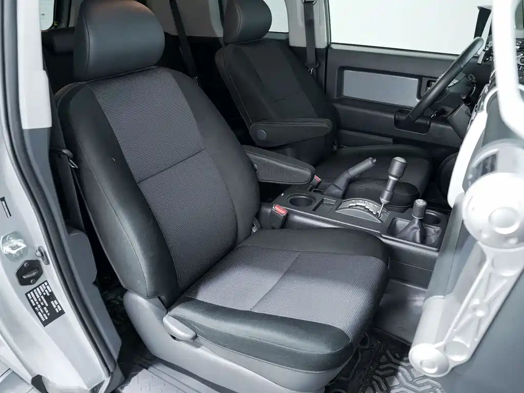 Toyota FJ Cruiser 2024 — фото 15