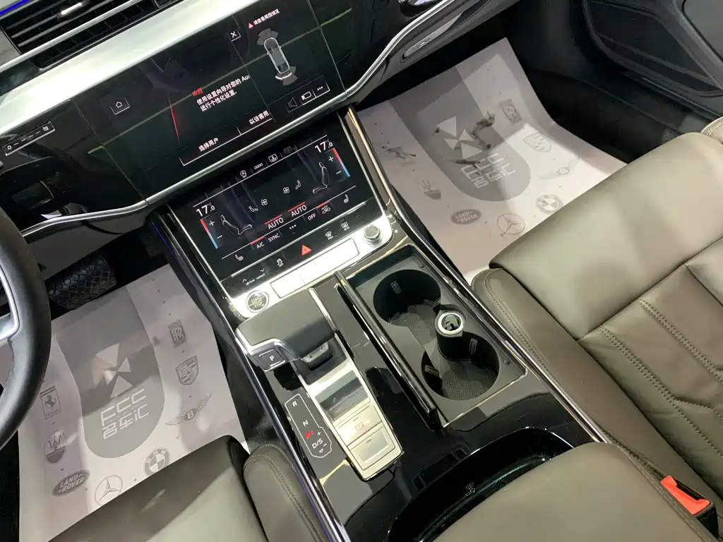 Audi A8 — фото 12