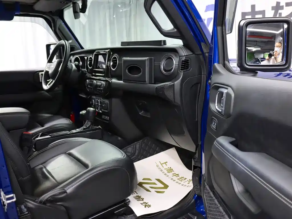 Jeep Wrangler 2020 — фото 18
