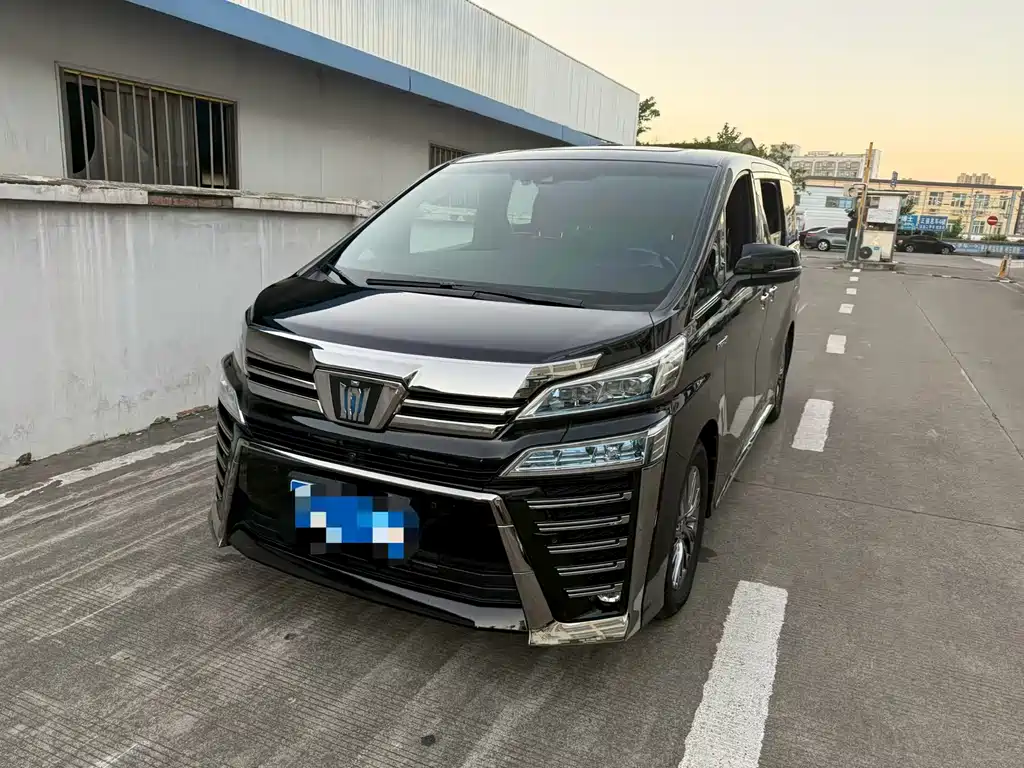 Toyota Vellfire 2022 — фото 1
