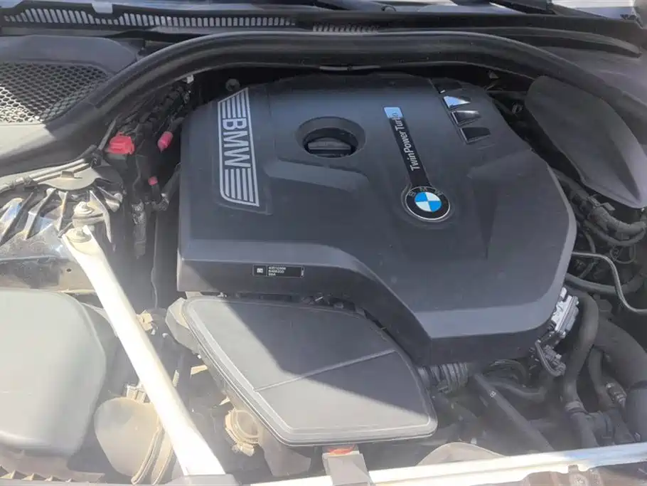 BMW 5 Series 2019 — фото 10