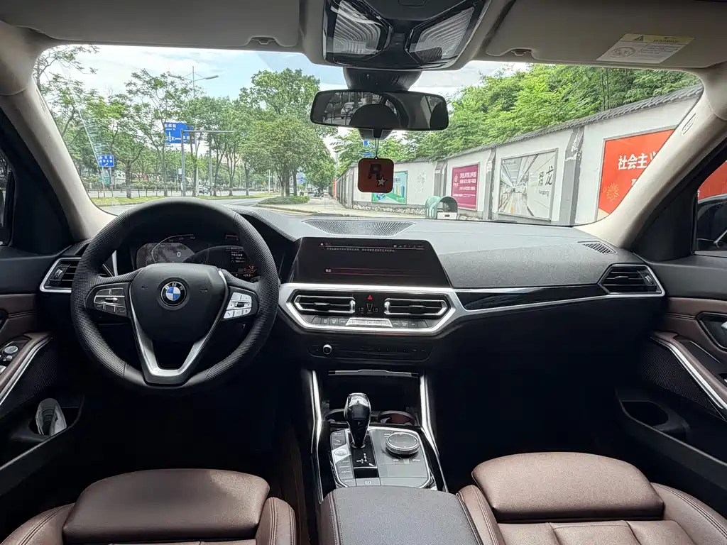BMW 3 Series 2019 — фото 11